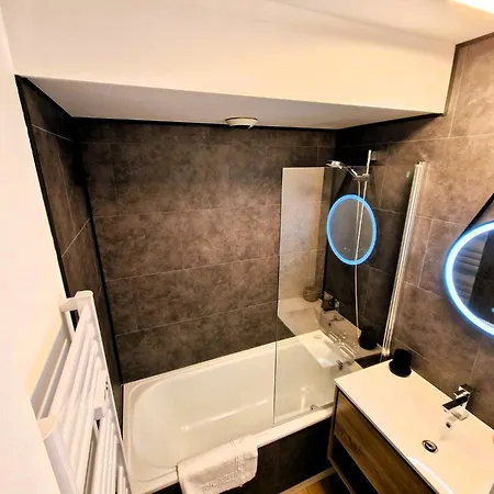 Apartment Appt Les Cosmiques - Vue Mont Blanc - 4 Personnes Chamonix